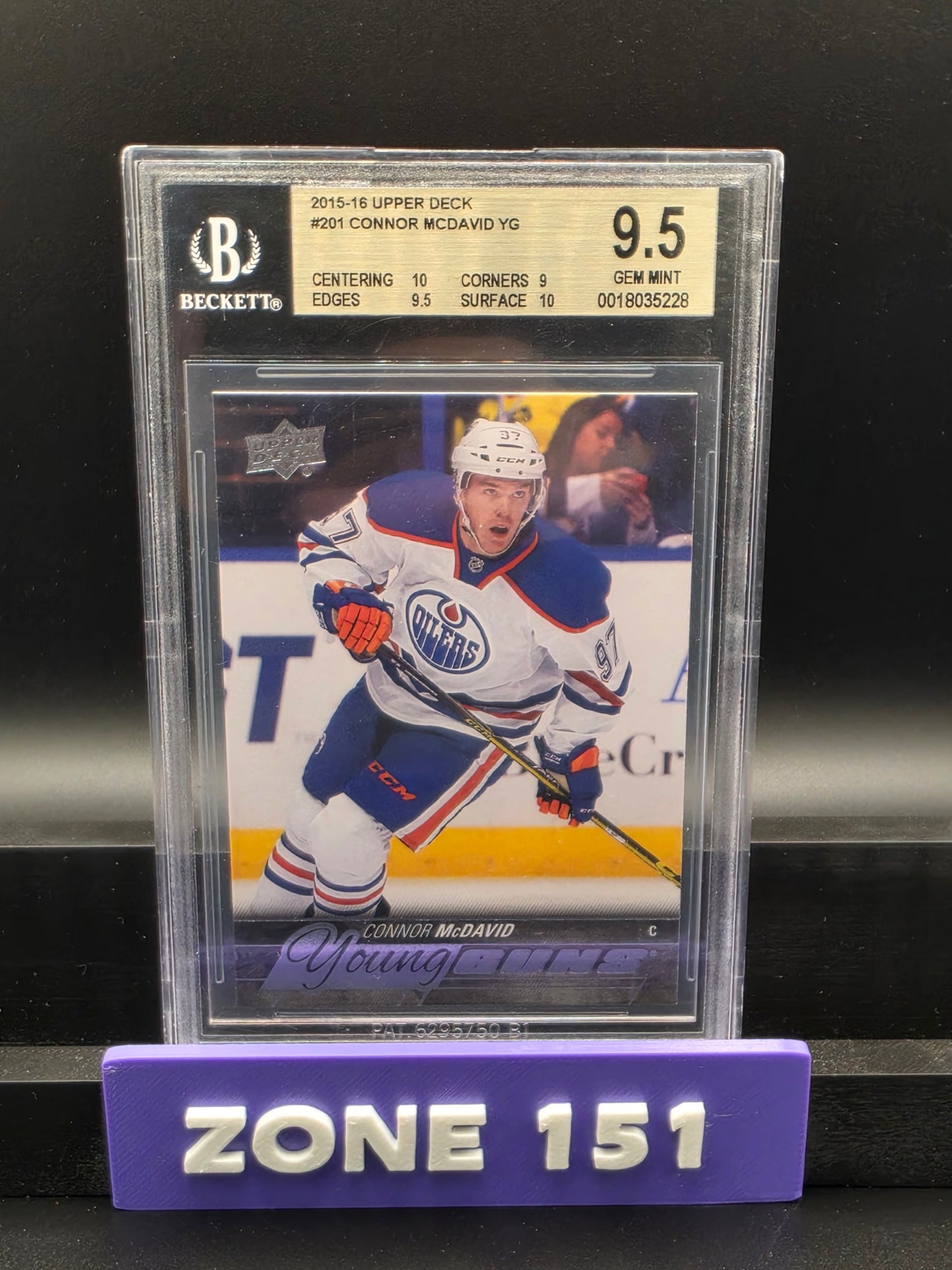 2015-2016 Upper Deck Connor Mcdavid Young guns Beckett 9.5 - Hockey